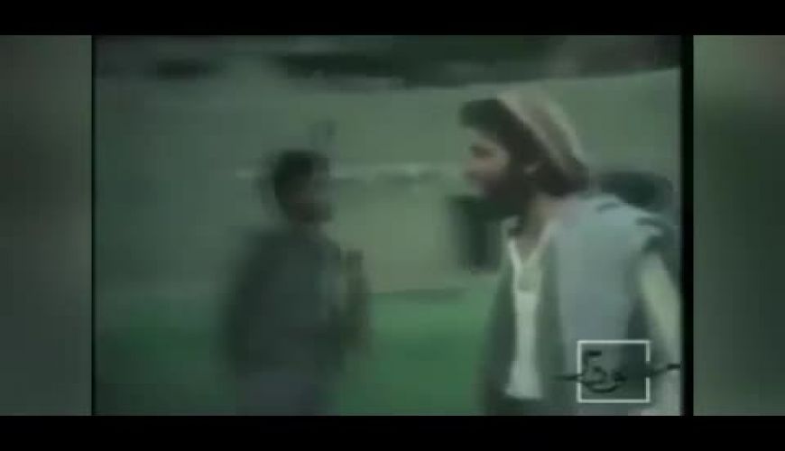 فوتبال بازی کردن احمد مسعود با کلاه! 