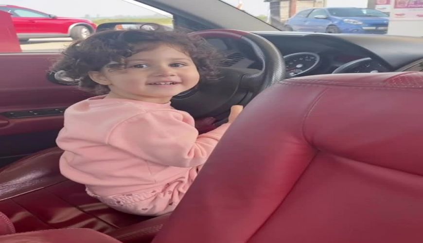 گردش و تفریح شاهرخ استخری با دخترش نبات در بلژیک 