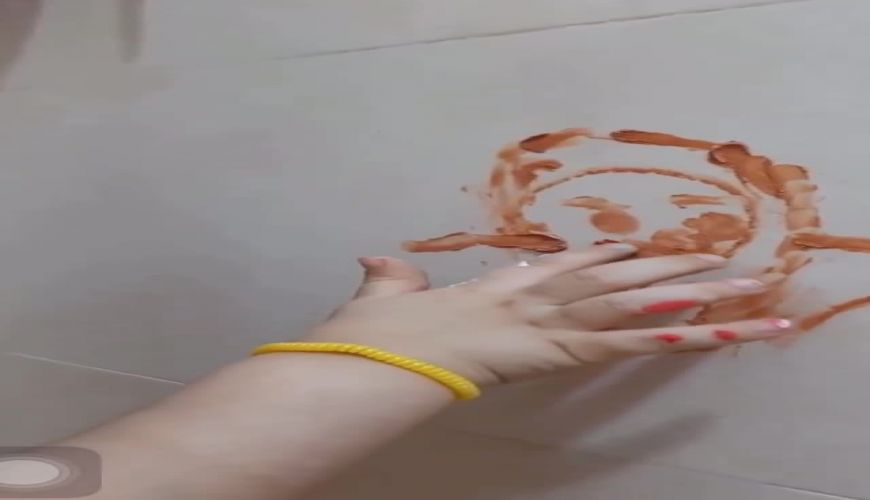 نقاشی هانا پاک نیت نوه بازیگر معروف با رنگ انگشتی