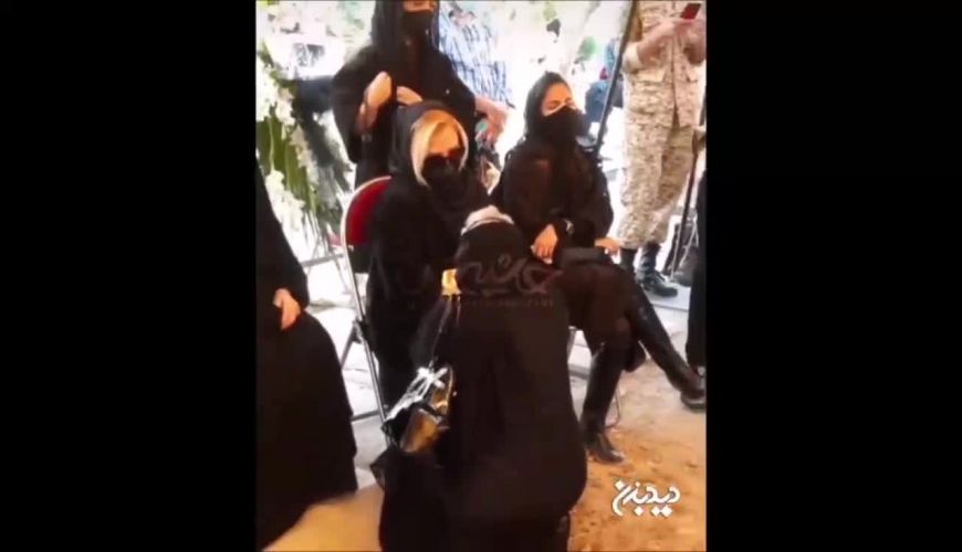 مراسم یادبود زنده یاد مادر مرجانه گلچین در بهشت زهرا 