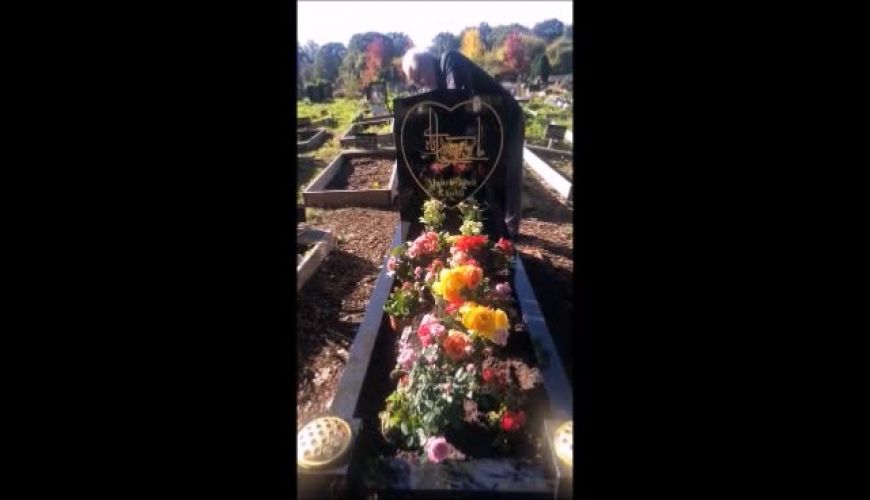 چهره شکسته شده ابراهیم اشرفی همسر ماه چهره خلیلی سر مزارش