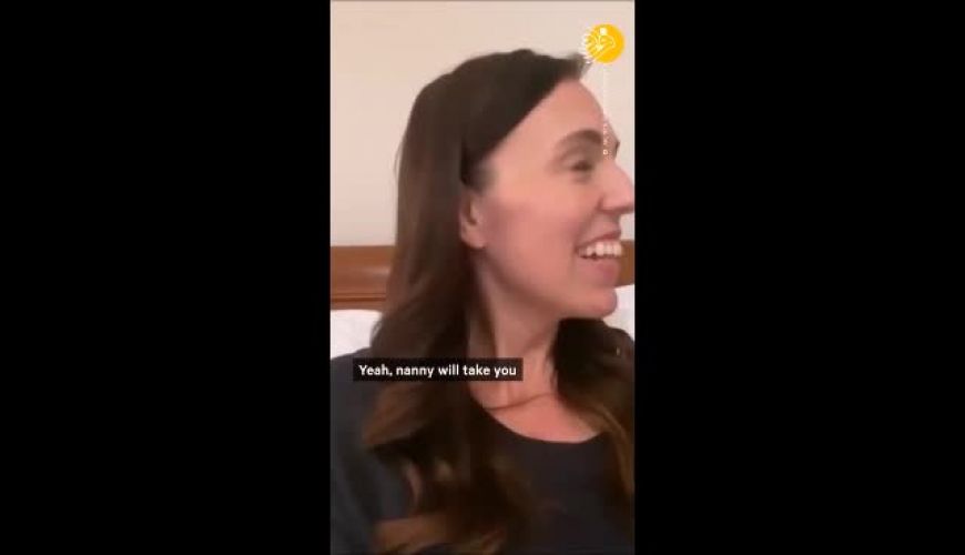 لحظه مادرانه جالب در لایو فیس بوکی جالب خانم نخست وزیر