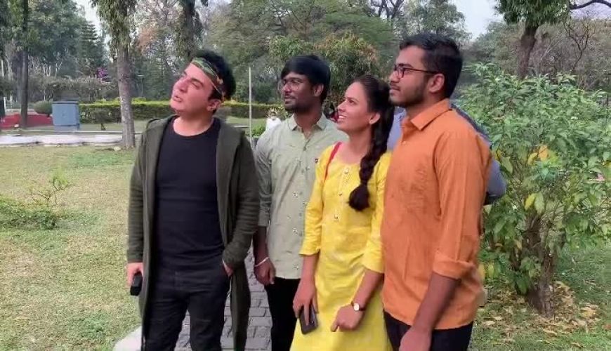 آوازخوانی جدید عمو پورنگ به زبان هندی در هندوستان