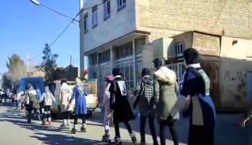 عزاداری دختران اسکیت‌ سوار در میبد خبرساز شد! 