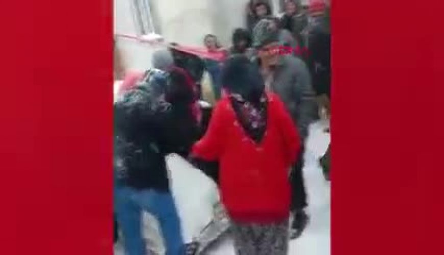 عروس‌کشان با ۱۵ تراکتور وسط برف!