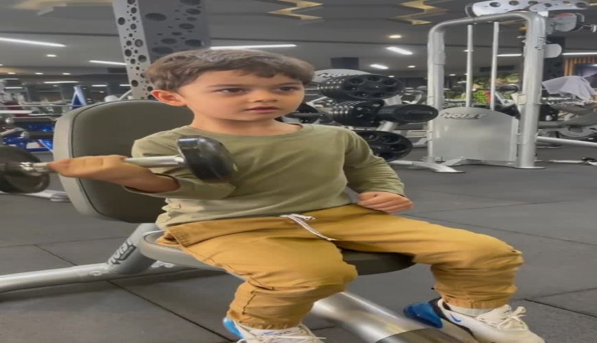 هامون سهیلی پسر زیبای بازیگر معروف در باشگاه بدن سازی