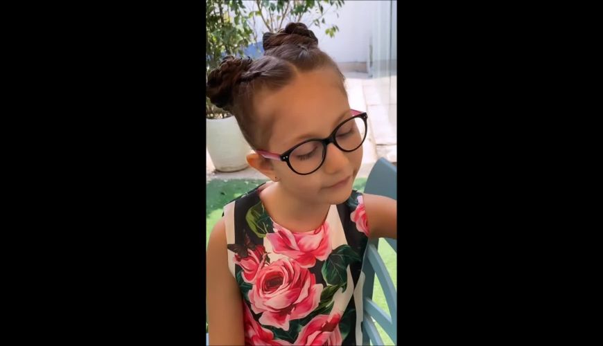 آوازخوانی پناه استخری به زبان انگلیسی در خانه لاکچری اش