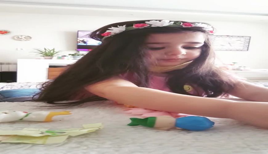 قصه گویی جالب هانا پاک نیت وقتی داره خودش بازی می کنه 