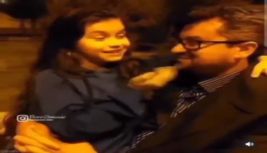 ویدئوی جذاب از ترانه‌خوانی دختر شیرین برای پدرش