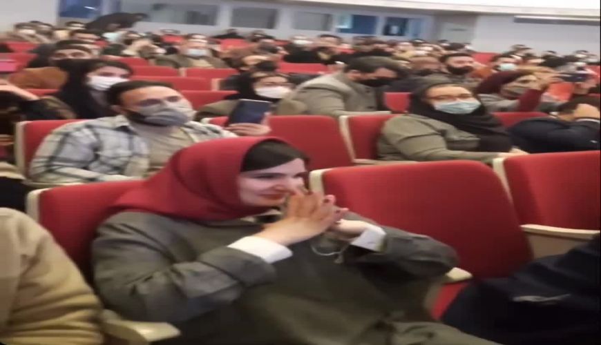 لحظه‌ اعلام نورا هاشمی بعنوان بهترین بازیگر زن جشنوارهٔ تئاتر فجر