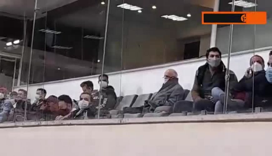  محمود خوردبین در ورزشگاه برای تماشای بازی پرسپولیس 