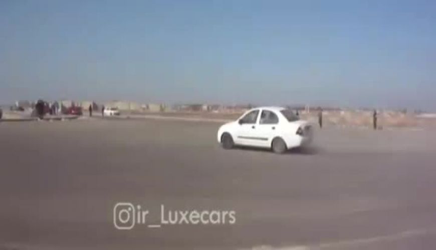 حرکات نمایشی عجیب و شگفت‌انگیز با خودروی تیبا وسط پیست!