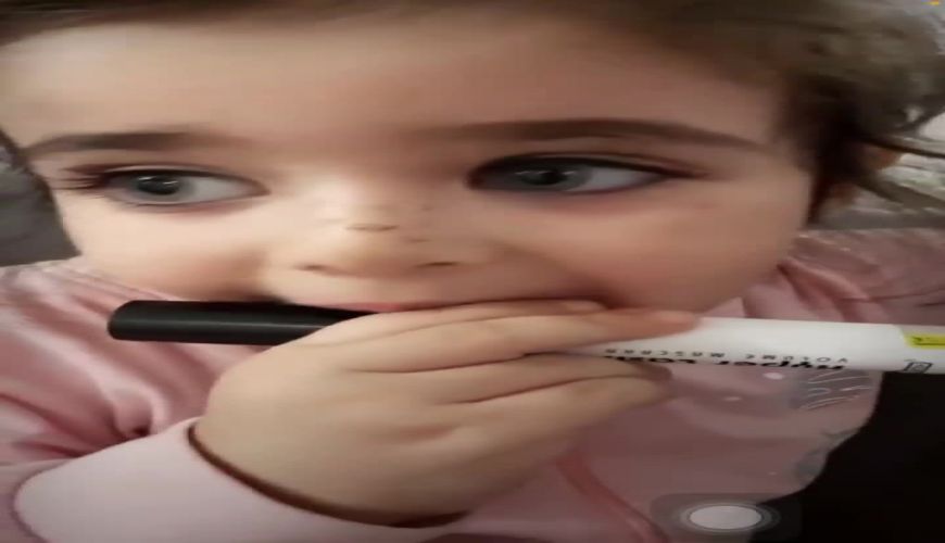 ریمل زدن جالب هانا پاک نیت به سبک مادرش