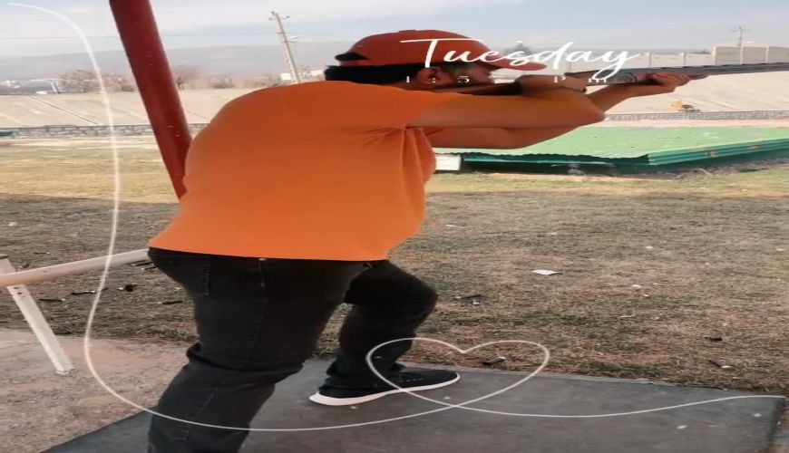 ست لباس امیرخسرو عباسی در باشگاه تیراندازی تهران