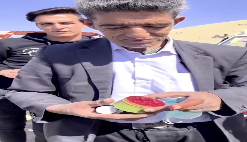 مرد اصفهانی که خوراکش گریس و نفت و وازلین است