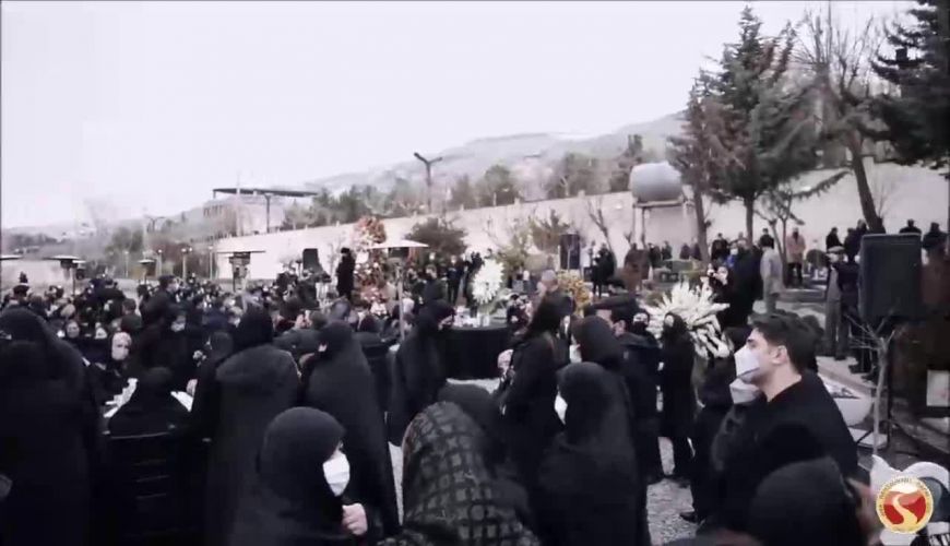  ژیلا صادقی مجری در مراسم ختم خواهر شوهرش محسن رجبی 