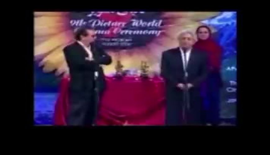 داریوش مهرجویی و عزت الله انتظامی ادای هم رو در میارن ، خیلی جالب