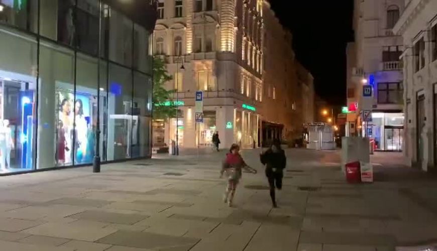 خوشحالی شیوا بلوریان و دخترش بعد از پایان قرنطینه در وین