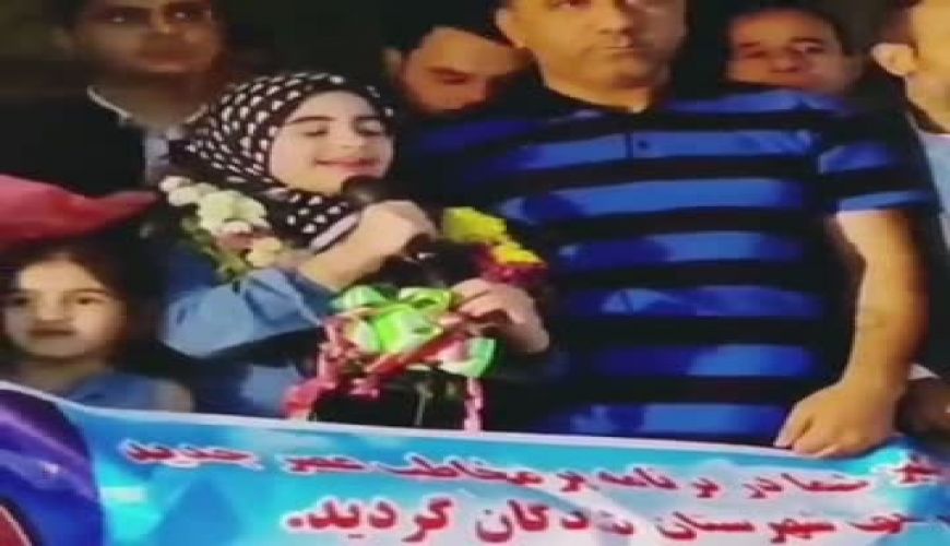 استقبال باورنکردنی از دختر شرکت کننده عصر جدید در بازگشت به شهرش