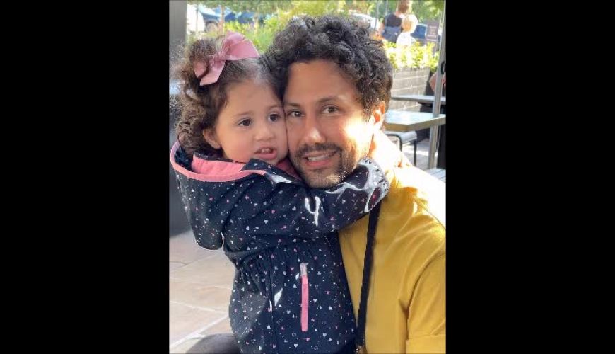 عکس های جالب شاهرخ استخری و دخترانش پناه و نبات