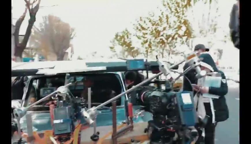 هومن حاجی عبداللهی در پشت صحنه های جذاب سریال خوشنام