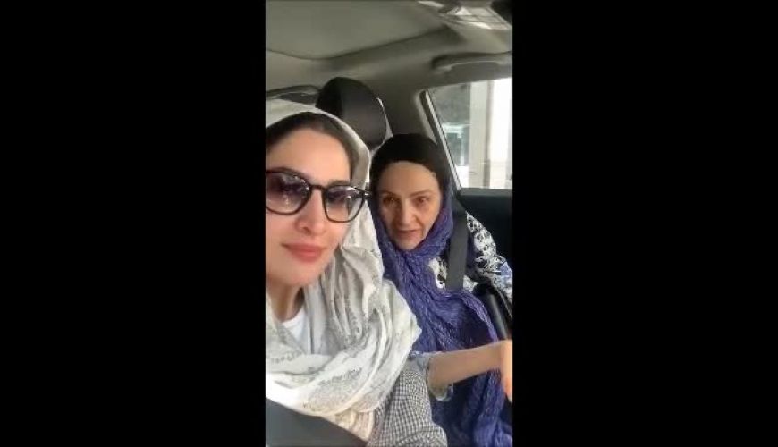 لایو  خنده دار نورا هاشمی و مادرش گلاب آدینه در ماشین شاسی بلندش !
