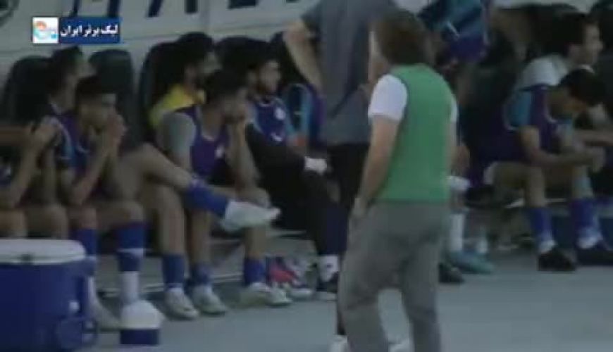 حرکت ناشایستی که  ساپینتو ، سر مربی استقلال در بازی مقابل ملوان انجام داد