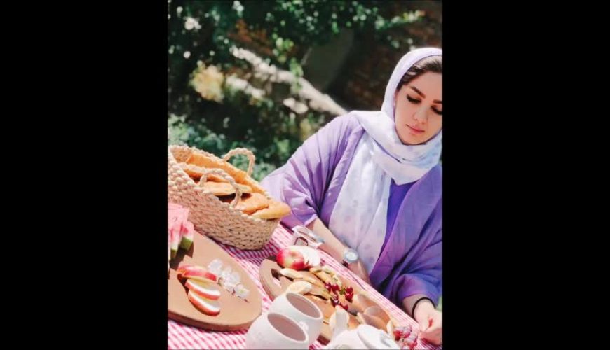 میز صبحانه زیبای مبینا نصیری و همسرش در فضای سبز اردبیل