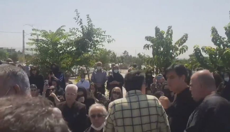 مراسم خاکسپاری منوچهر اسماعیلی با حضور هنرمندان در کرج برگزار شد