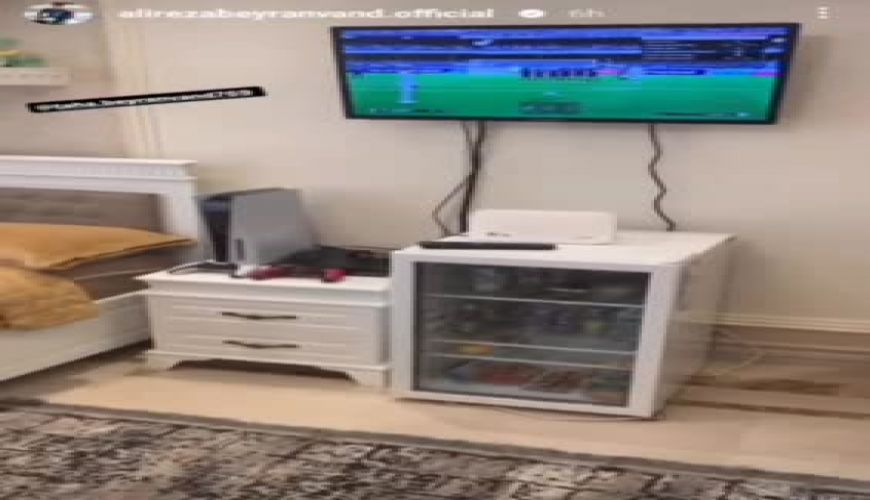 پلی استیشن بازی کردن بیرانوند با فرزندش