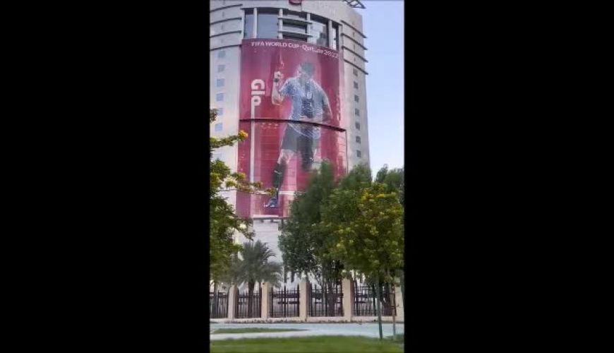 تصاویر علیرضا جهانبخش روی ساختمان‌های مرتفع قطر