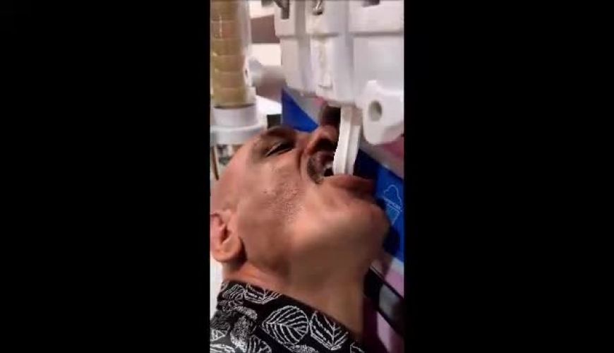 ایشون باید به عنوان سلطان بستنی انتخاب بشن !!