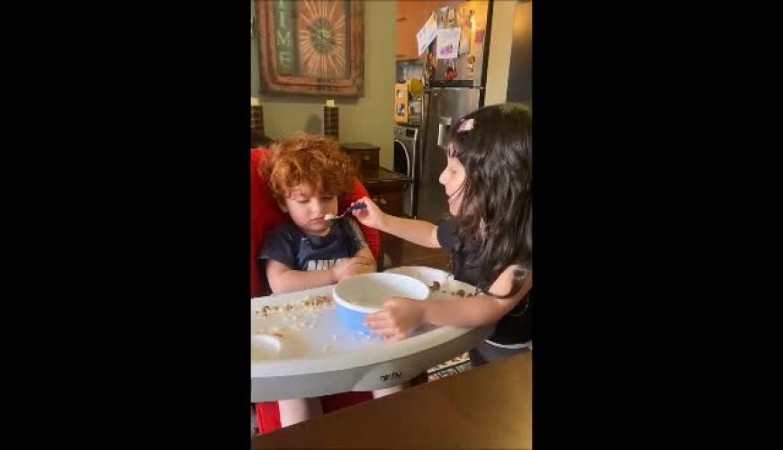 دکوراسیون شلوغ آشپزخانه شبنم قربانی و ناهار خوردن با مزه دختر و پسرش