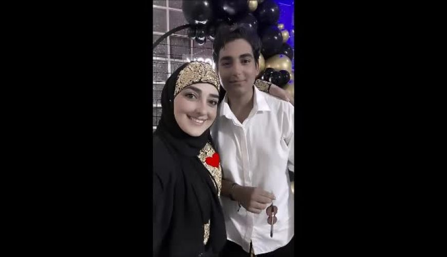 ستاره سادات قطبی با روسری و لباس طلایی در جشن تولد پسرش از همسر اول