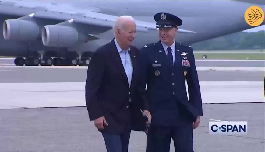 جوراب نپوشیدن بایدن رئیس جمهور ۸۰ ساله ایالات متحده ، سوژه شد!