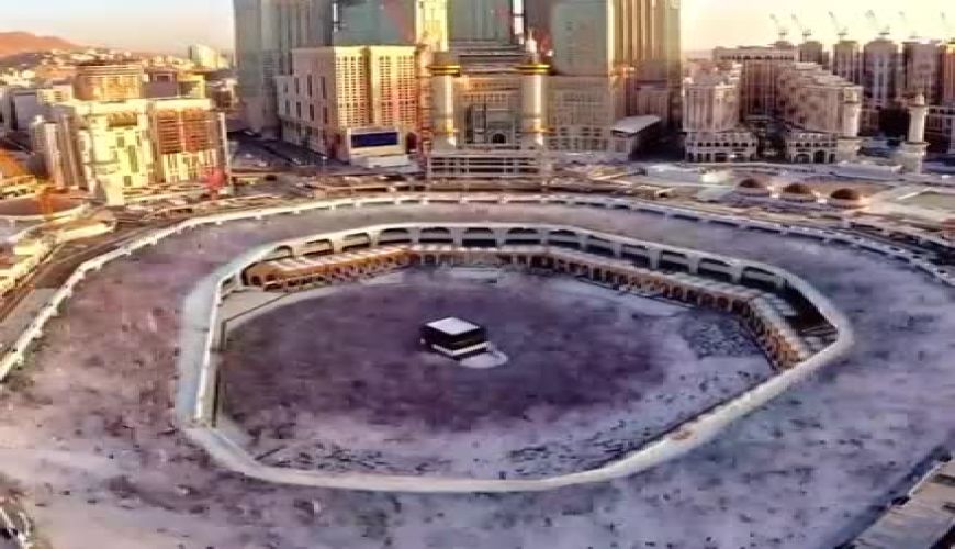 تماشای صبح تا شب یک روز کعبه تنها در 30 ثانیه ؛ پایان مناسک حج در سرزمین وحی