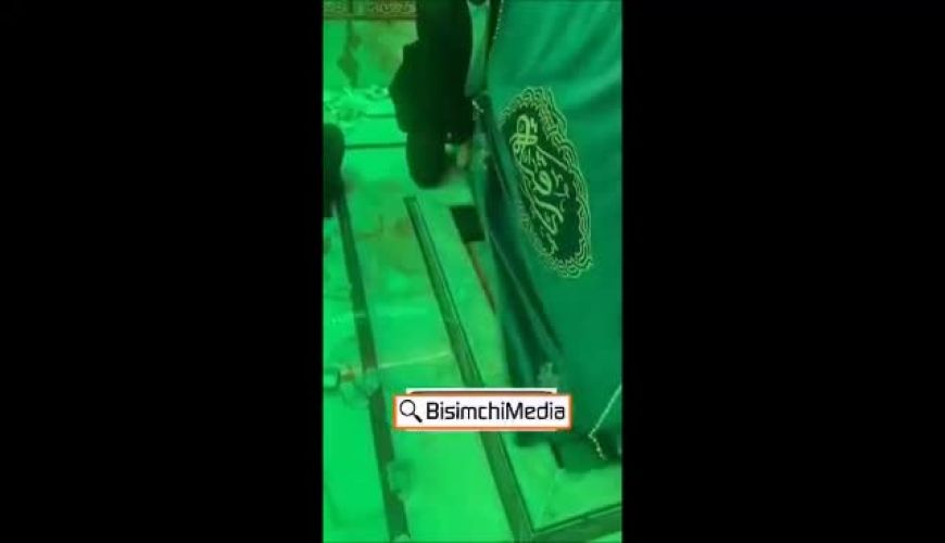 لحظه ی رسیدن به سنگ قبر حضرت رقیه (سلام الله علیها)