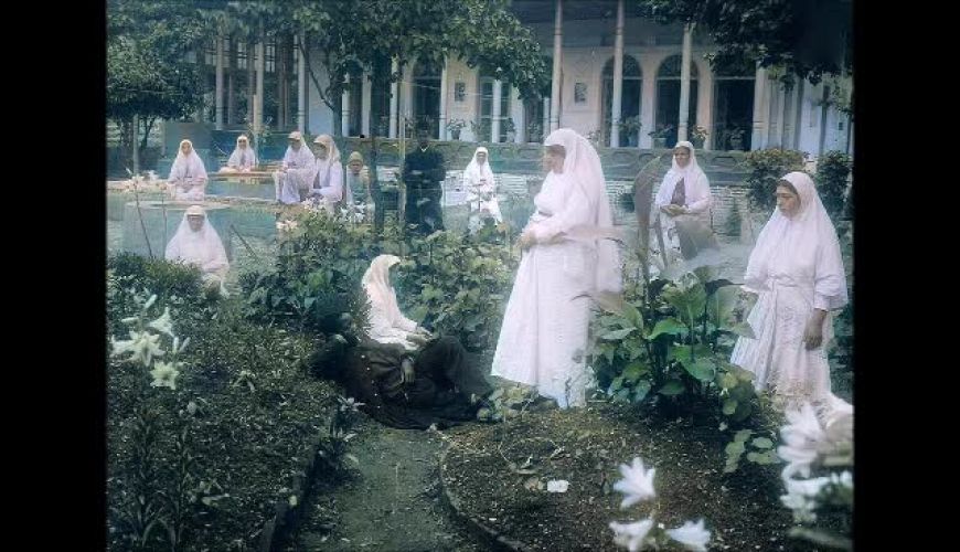 ژست‌های دختر ناصرالدین شاه موقع عکاسی که رو دست دختران امروزی زده