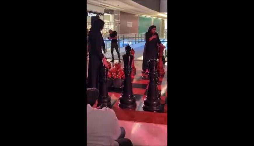 نسیم ادبی با اجراي « نمایش بيدار شدن » در مرکز تفریح و خرید میکامال کیش