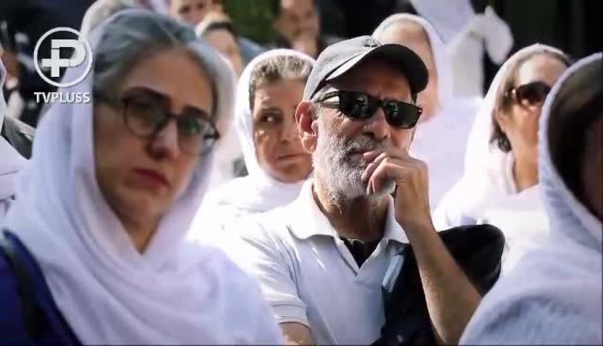 صحبت های دختر مرحوم  فردوس کاویانی با لباس سفید در مراسم تشییع