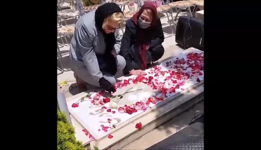همسر ایرج قادری در یازدهمین سال درگذشت کارگردان معروف بر مزارش