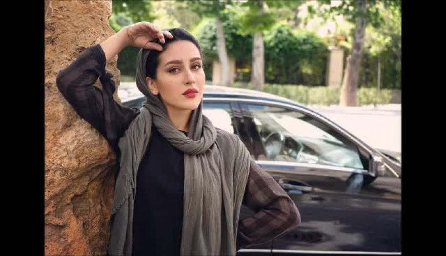 تصاویری که ثابت می‌کند میترا رفیع عاشق شال های ساده و بلند است