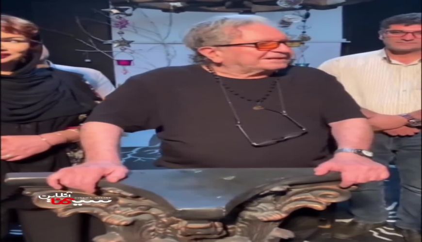 ویدیوی نایاب از زنده یاد داریوش مهرجویی و همسرش بعد از دیدن نمایش جن گیر