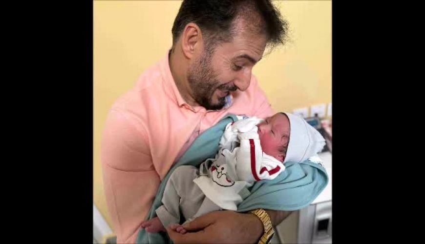 سید جوادهاشمی از اولین نوه اش رونمایی کرد ؛ خوشحالی بی نظیر آقای بایگرش از پدربزرگ شدن