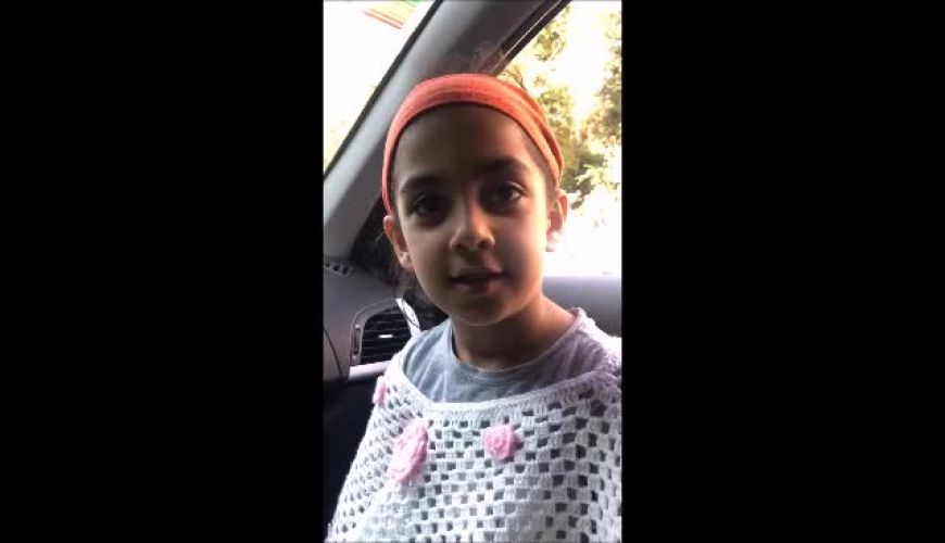 این فسقلی جذاب که داره برای پدرش دلبری میکنه سوفیا دختر منوچهر هادی است