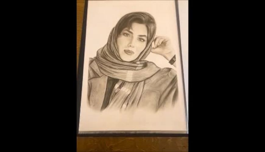 هدیه ارزشمند طرفدار شیرازی برای هدیه بازوند بازیگر نون خ