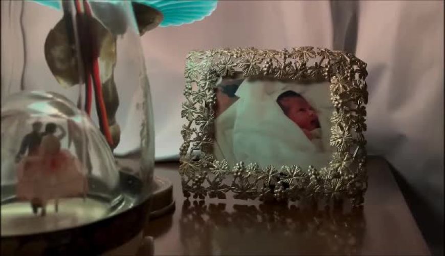 تصویر زیبای مستانه مهاجر از دخترش نفس  3 ساعت بعد از متولد شدن