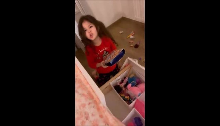 پروسه خوابیدن دختران شاهرخ استخری که ماجرا و داستانی جالب دارد