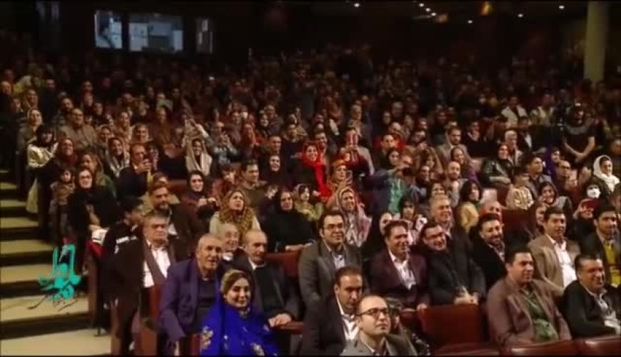 لری حرف زدن فاطمه گودرزی در جشنواره و در میان جمعی از بازیگران لرتبار