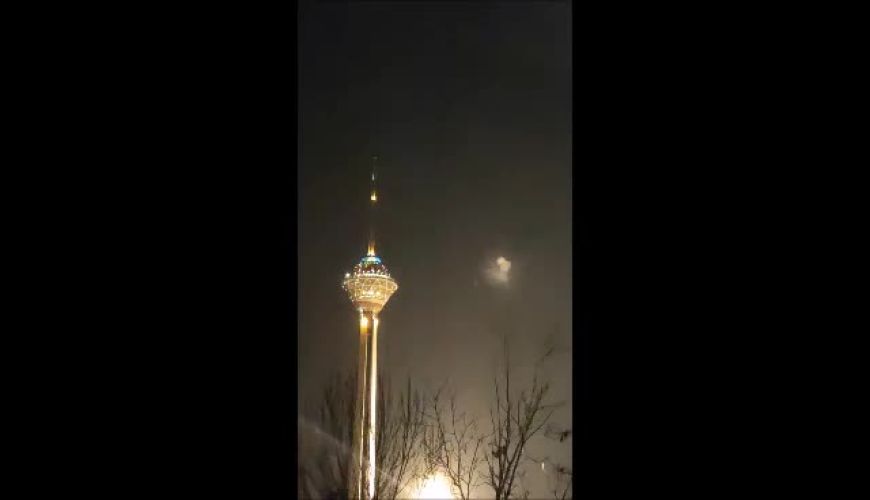  نورافشانی و بانگ الله اکبر در برج میلاد تهران